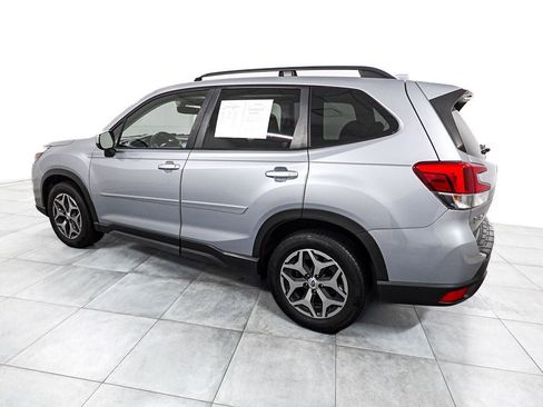 Used 2019 Subaru Forester Premium w/ All-Weather Package AWD/4WD image 4
