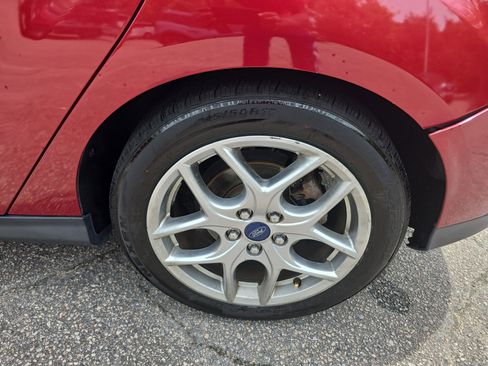 Used 2015 Ford Focus SE w/ Equipment Group 201A FWD image 30