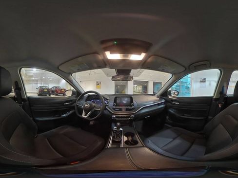 Used 2025 Nissan Altima 2.5 SV FWD image 41