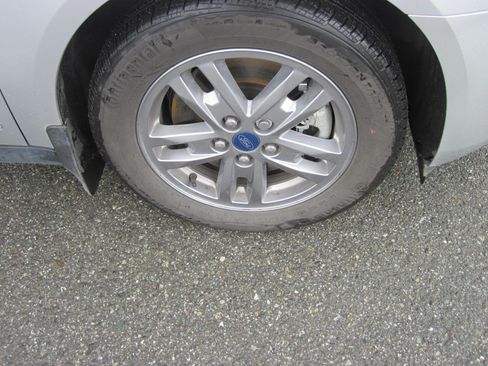 Used 2023 Ford Transit Connect XLT FWD image 4