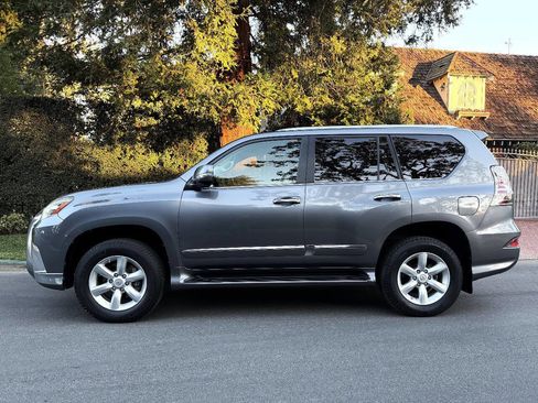 Used 2015 Lexus GX 460 image 4