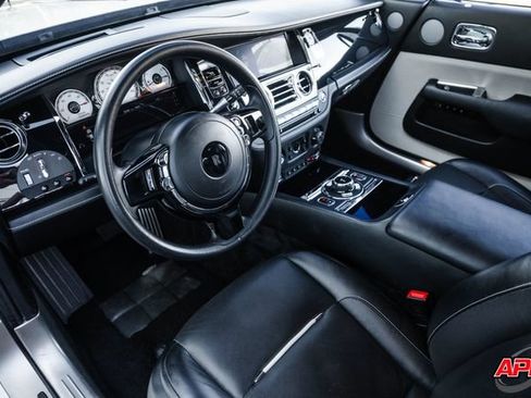 Used 2019 Rolls-Royce Wraith RWD image 6