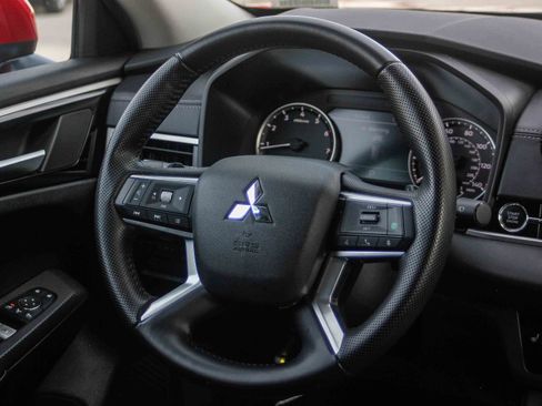 Used 2024 Mitsubishi Outlander SE image 15