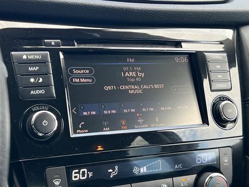 Used 2019 Nissan Rogue SL w/ Premium Package image 22