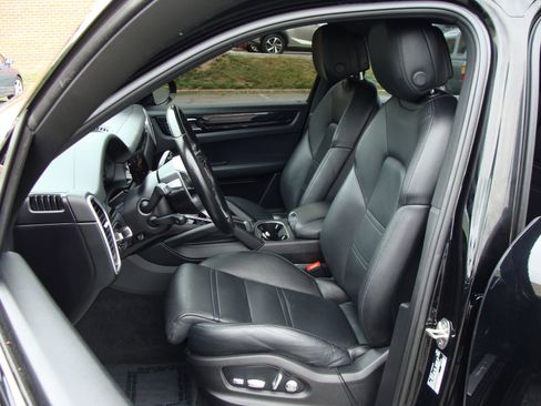 Used 2021 Porsche Cayenne AWD/4WD image 7