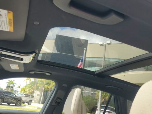 Used 2024 Mercedes-Benz GLC 300 GLC 300 image 19