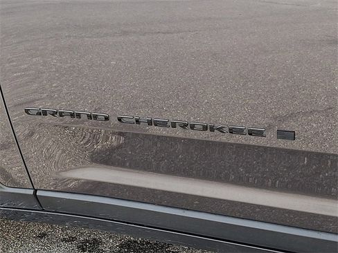 Used 2023 Jeep Grand Cherokee Altitude image 30