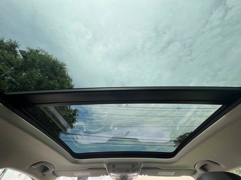 Certified 2024 Volkswagen Tiguan SE w/ Panoramic Sunroof Package AWD/4WD image 22