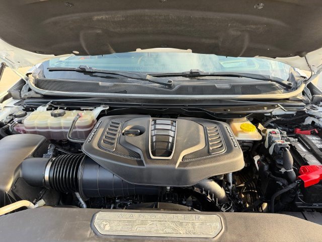 Used 2023 Jeep Grand Wagoneer Series III AWD/4WD image 19