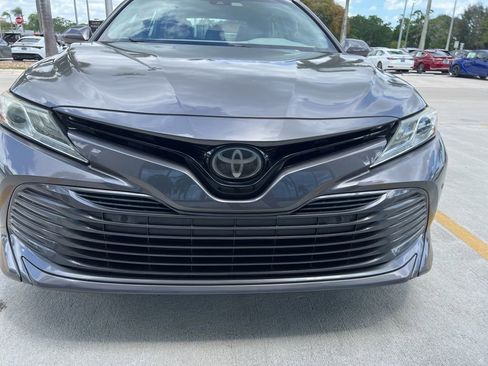 Used 2018 Toyota Camry XLE FWD image 6