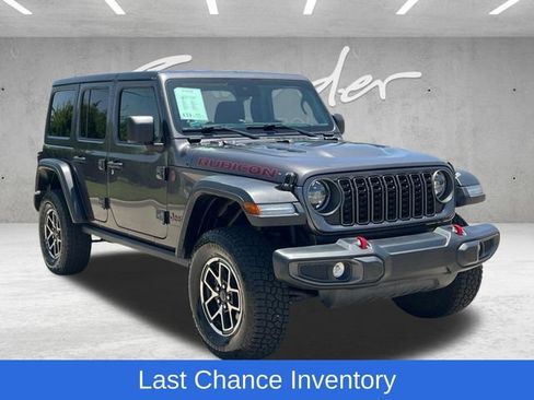 Used 2025 Jeep Wrangler Unlimited Rubicon AWD/4WD image 2