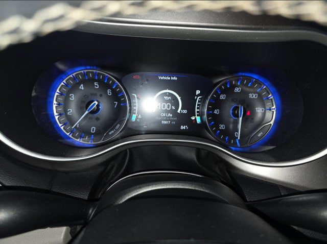 Used 2021 Chrysler Pacifica Touring-L FWD image 6