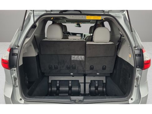 Used 2019 Toyota Sienna Limited image 24