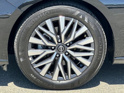 Used 2025 Nissan Altima 2.5 SV FWD image 25