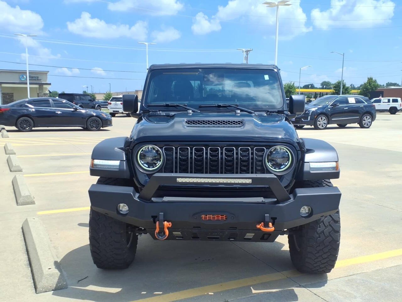 Used 2024 Jeep Gladiator Mojave w/ Convenience Group AWD/4WD image 7