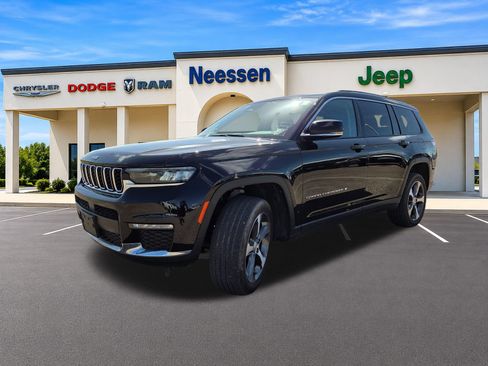 Used 2023 Jeep Grand Cherokee L Limited AWD/4WD image 3