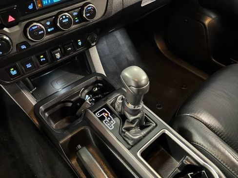 Used 2021 Toyota Tacoma TRD Off-Road w/ TRD Premium Off Road Package AWD/4WD image 30