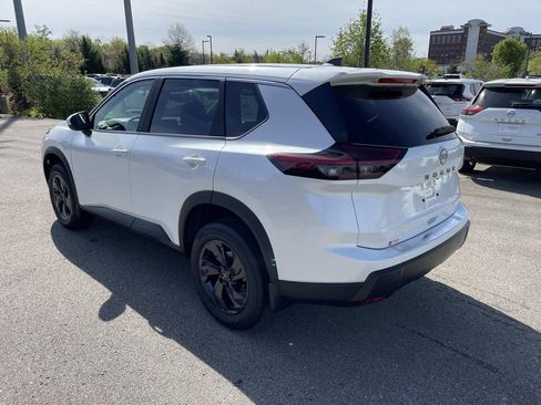 New 2026 Nissan Rogue SV FWD image 5