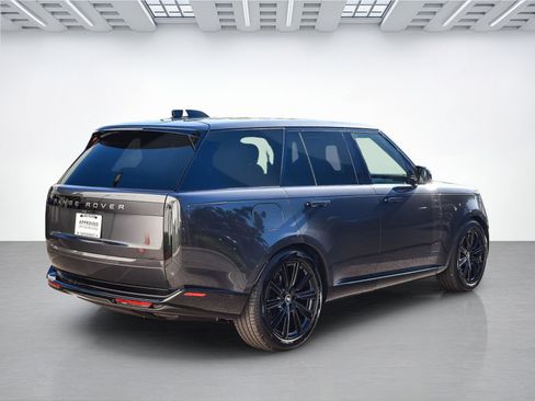 Certified 2025 Land Rover Range Rover SE image 6