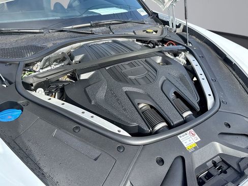 Used 2022 Porsche Panamera w/ Premium Package RWD image 14