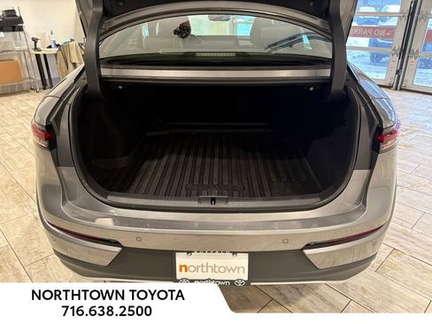 Used 2023 Toyota Crown Limited image 29