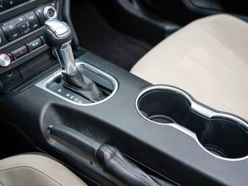 Used 2020 Ford Mustang Convertible RWD image 29