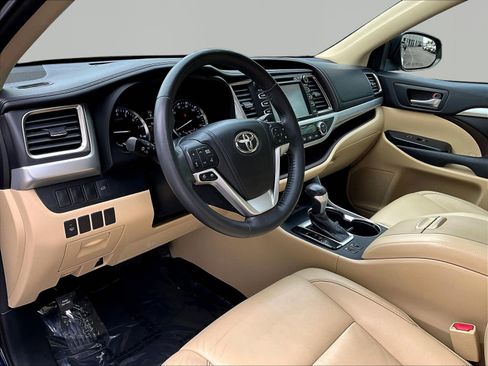 Used 2014 Toyota Highlander XLE AWD/4WD image 17