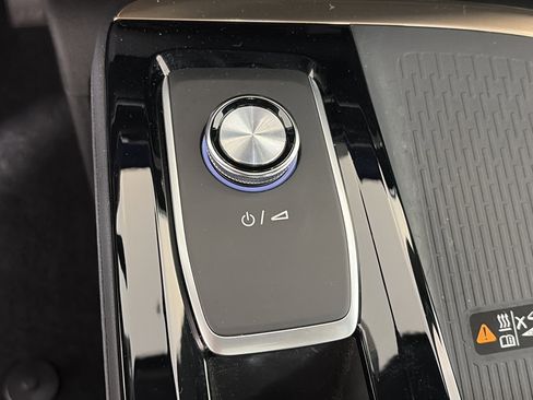 Certified 2025 Buick Enclave Avenir AWD/4WD image 27