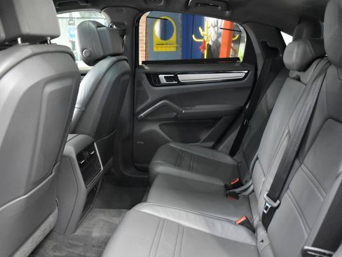 Used 2020 Porsche Cayenne S w/ Premium Package AWD/4WD image 39