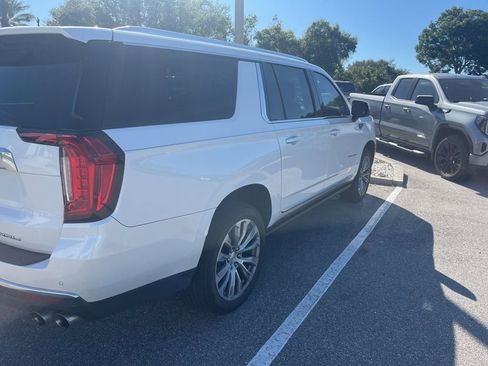 Used 2021 GMC Yukon XL Denali w/ Denali Premium Package RWD image 6