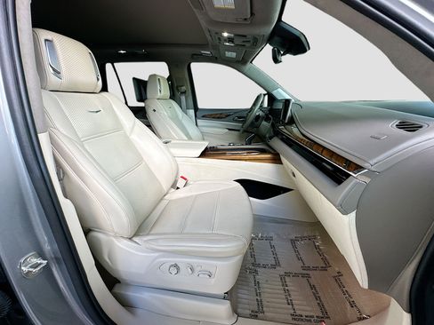 Used 2023 Cadillac Escalade Sport Platinum w/ Heavy-Duty Trailer Package image 32