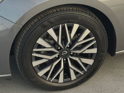 Used 2024 Nissan Altima 2.5 SV image 29