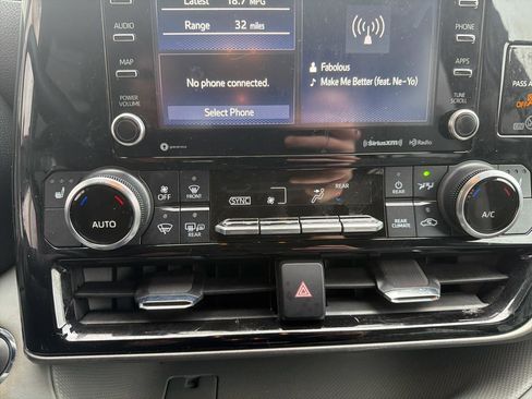 Used 2022 Toyota Highlander XLE image 28