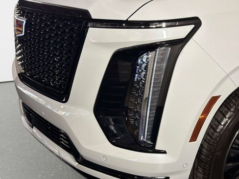 Used 2026 Cadillac Escalade Platinum Sport w/ LPO, Floor Liner Package AWD/4WD image 13