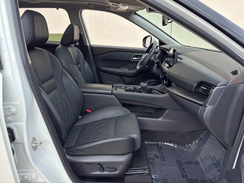 Used 2023 Nissan Rogue Platinum FWD image 15