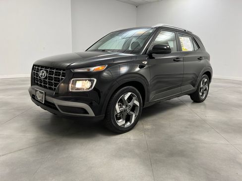 Used 2025 Hyundai Venue SEL image 3