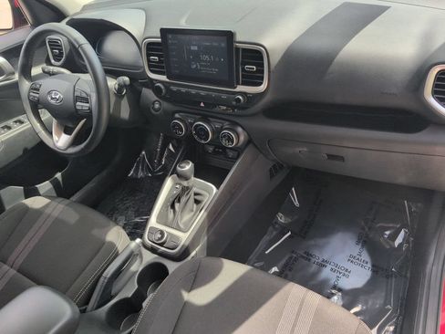 Used 2025 Hyundai Venue SEL FWD image 31