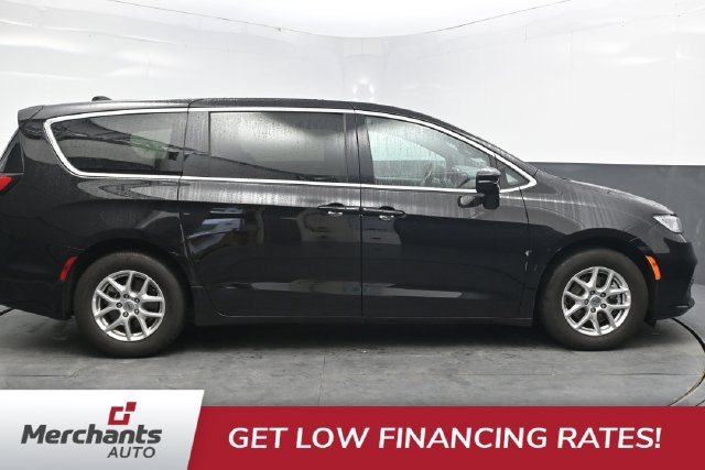 Used 2025 Chrysler Pacifica Select FWD image 9