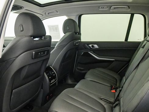 Used 2019 BMW X7 xDrive40i w/ Cold Weather Package AWD/4WD image 18