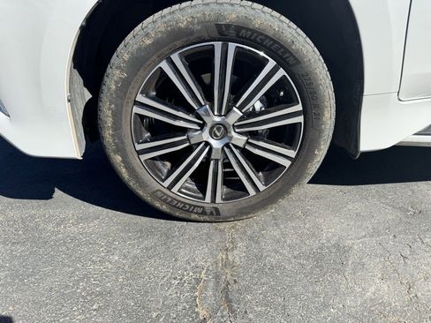 Used 2020 Lexus LX 570 4WD w/ Luxury Package image 23