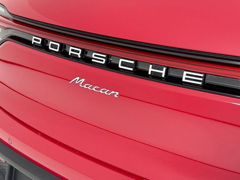 Certified 2025 Porsche Macan AWD/4WD image 36