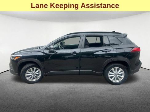 Used 2025 Toyota Corolla Cross LE w/ Moonroof Package AWD/4WD image 6