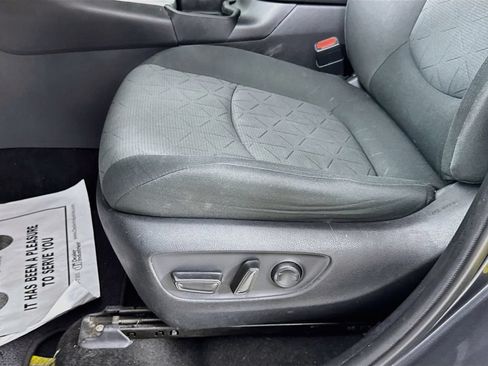 Used 2020 Toyota RAV4 XLE w/ Convenience Package FWD image 23