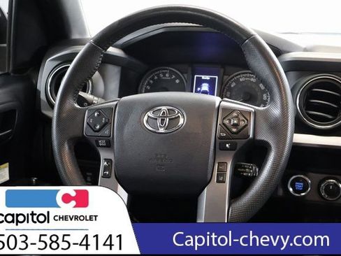 Used 2019 Toyota Tacoma TRD Off-Road w/ TRD Premium Off Road Package AWD/4WD image 18