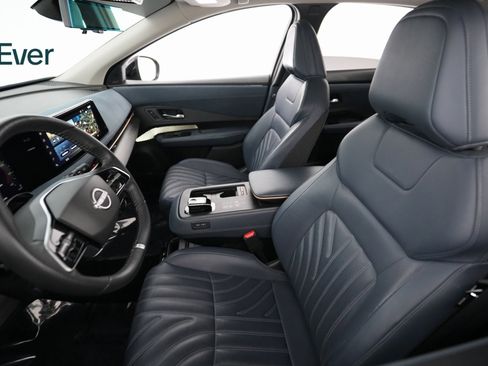 Used 2023 Nissan Ariya image 7