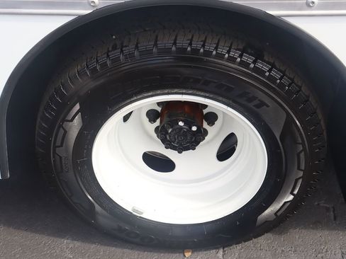 Used 2024 Ford E-350 and Econoline 350 Super Duty w/ Driver's Safety Package image 38