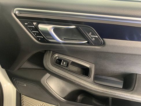 Used 2020 Porsche Macan AWD/4WD image 40