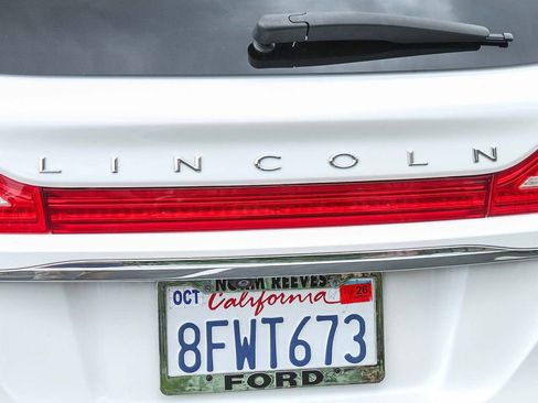 Used 2019 Lincoln MKC Reserve w/ MKC Technology Package FWD image 12