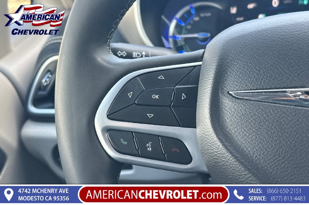 Used 2023 Chrysler Pacifica Touring-L FWD image 33