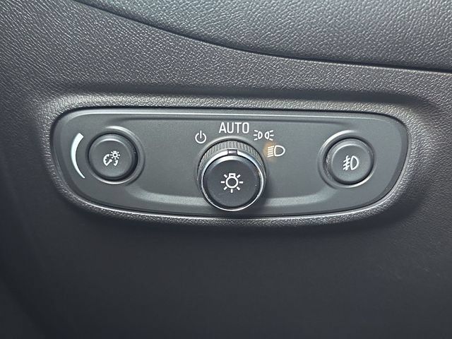 Used 2023 Chevrolet Equinox Premier FWD image 18